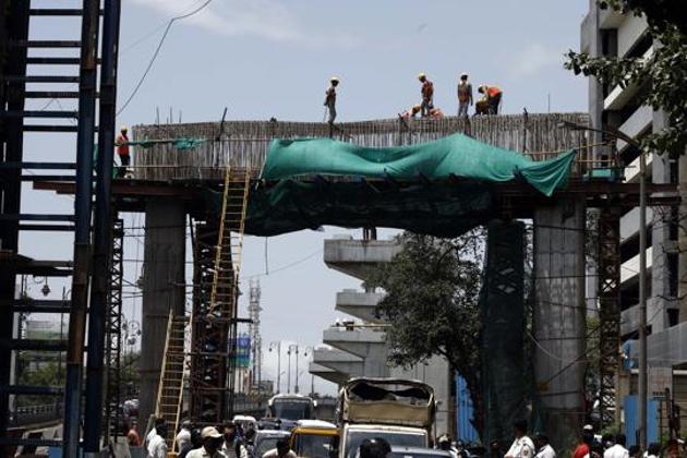 Workers are seen at a segment of metro construction site in Pune. India, once the world’s fastest-growing major economy, is set to post the steepest quarterly decline in gross domestic product, experts have said.(Rahul Raut/HT Photo)