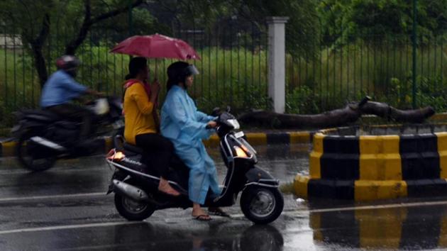Due to the convergence of lower-level easterlies from Bay of Bengal and south-westerlies from Arabian Sea, rainfall activity is likely to increase over northwest India from August 25.(Manoj Kumar/Hindustan Times)