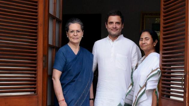 Bengal chief minister Mamata Banerjee and Congress president Sonia Gandhi have jointly convened a meeting of chief ministers of non-BJP ruled states on Wednesday to demand postponement of NEET, JEE.(PTI PHOTO.) Bengal chief minister Mamata Banerjee and Congress president Sonia Gandhi have jointly convened a meeting of chief ministers of non-BJP ruled states on Wednesday to demand postponement of NEET, JEE.(PTI PHOTO.)
