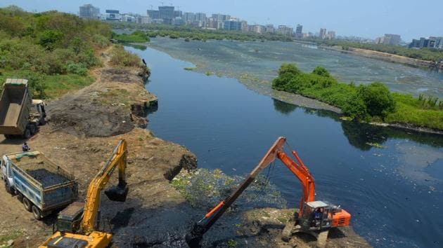 Mithi river cleaning drive in Mumbaion April 29, 2020.(Vijayanand Gupta/HT Photo)