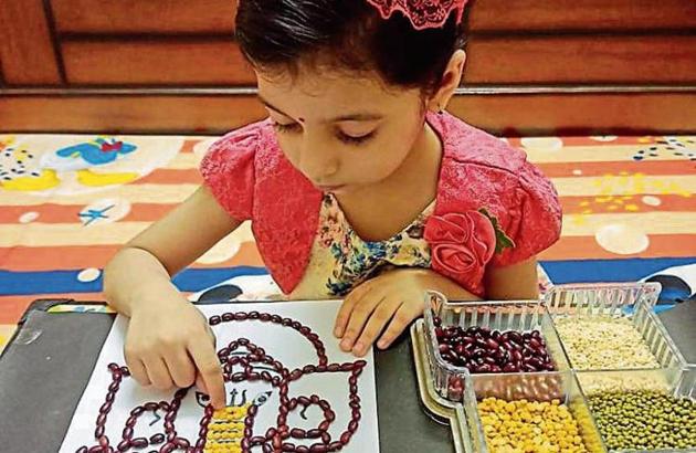 A student of BCM Kindergarten, Ludhiana, making a figurine of Lord Ganesha.(HT)