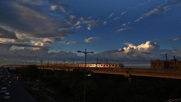 Clouds hover over a metro flyover during sunset in Mayur Vihar, New Delhi. (Photo by Ajay Aggarwal / Hindustan Times)(Ajay Aggarwal /HT PHOTO)