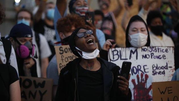 People hold signs as they march outside the County Courthouse during demonstrations against the shooting of Jacob Blake, in Kenosha, Wisconsin, US, on August 25. The shooting of Jacob Blake in the back by a police officer on August 23 while three of his children looked on — was captured in video and spurred protests over racial injustice in several cities in US. (Kamil Krzaczynski / AFP) People hold signs as they march outside the County Courthouse during demonstrations against the shooting of Jacob Blake, in Kenosha, Wisconsin, US, on August 25. The shooting of Jacob Blake in the back by a police officer on August 23 while three of his children looked on — was captured in video and spurred protests over racial injustice in several cities in US. (Kamil Krzaczynski / AFP)