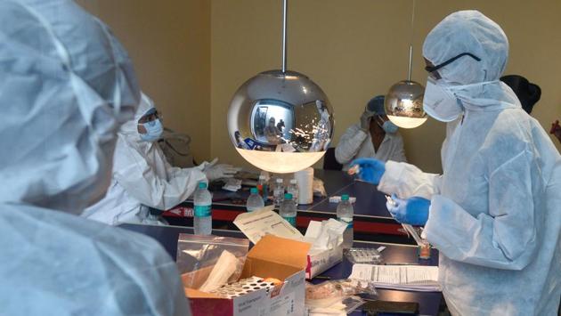 Health care workers during Covid-19 screening and swab test at Goregaon (East) in Mumbai on August 26. The health ministry’s report also said that the number of active cases is 7,25,991, which is only 21.87% of the country’s total number of coronavirus cases. (Satyabrata Tripathy / HT Photo) 