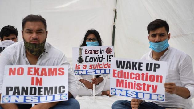 Activists of National Students Union of India (NSUI ) take part in a demonstration in front of the NSUI headquarters in New Delhi on August 26, 2020.(AFP) Activists of National Students Union of India (NSUI ) take part in a demonstration in front of the NSUI headquarters in New Delhi on August 26, 2020.(AFP)