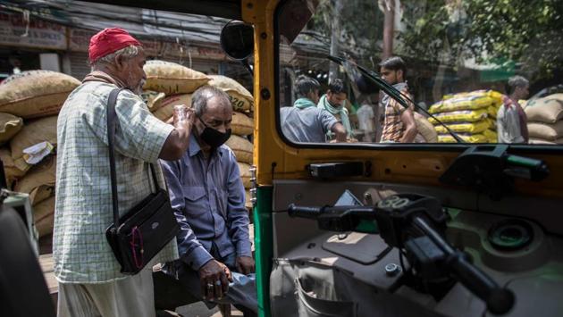 An auto rickshaw driver gets his ears cleaned along a street in New Delhi on August 27. With 1,693 new cases reported on August 26, the last seven days have seen an average of 1,375 cases. This is the highest since the seven-day period ending in July 15, when 1,732 cases were recorded on an average. Experts warn that Delhi, the first Covid-19 hot spot to get some measure of control over the disease, stands at a critical juncture. (Xavier Galiana / AFP) An auto rickshaw driver gets his ears cleaned along a street in New Delhi on August 27. With 1,693 new cases reported on August 26, the last seven days have seen an average of 1,375 cases. This is the highest since the seven-day period ending in July 15, when 1,732 cases were recorded on an average. Experts warn that Delhi, the first Covid-19 hot spot to get some measure of control over the disease, stands at a critical juncture. (Xavier Galiana / AFP)