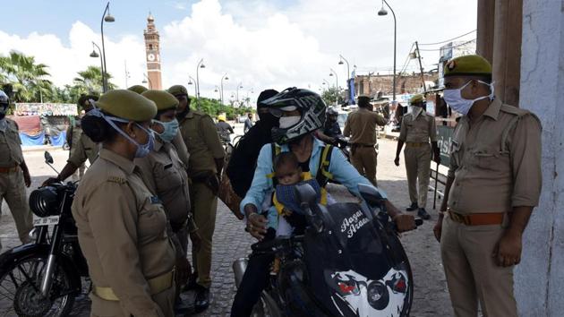 Police personnel apprehending people found out and about during weekend lockdown and handing them fines at Hussainabad in Lucknow on August 23. The Health ministry’s report gave further insight into the state of Covid-19 recoveries and said that the total number of recoveries in India exceeds the active cases of the infection by 3.5 times and the recovery rate is over 76%. (Dheeraj Dhawan / HT Photo) 