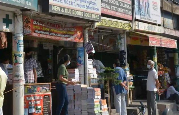 A shopping complex in Panchkula. The Haryana government has decided to let market places in urban areas to stay open over the weekends.(HT file photo)