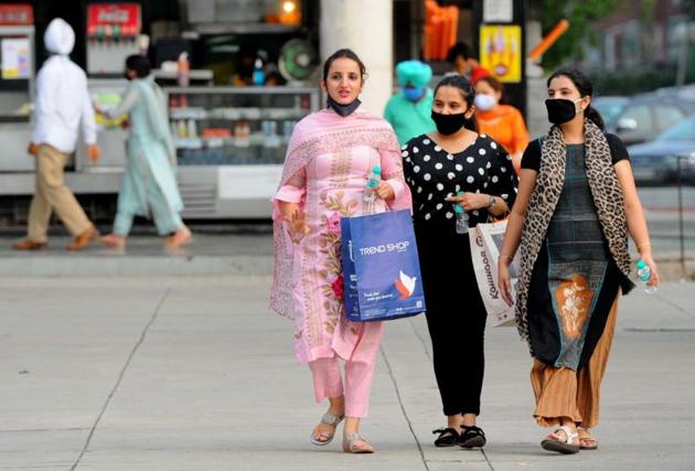 Shops and malls will be open in Chandigarh on August 29 and 30. The UT administration took the decision after the Haryana government decided to allow shops to stay open in neighbouring Panchkula.(Keshav Singh/HT file photo)