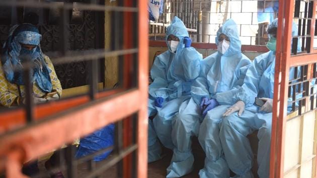 BMC health workers wearing PPE coveralls seen at Bandra in Mumbai on August 27. According to Union Ministry of Health and Family Welfare (MOHFW) data, with 65,050 patients recovering from the Covid-19 on August 28, India’s Covid-19 recoveries are now past 2.6 million and active cases of infection now comprise 21.72% of the country’s caseload. (Satish Bate / HT Photo) BMC health workers wearing PPE coveralls seen at Bandra in Mumbai on August 27. According to Union Ministry of Health and Family Welfare (MOHFW) data, with 65,050 patients recovering from the Covid-19 on August 28, India’s Covid-19 recoveries are now past 2.6 million and active cases of infection now comprise 21.72% of the country’s caseload. (Satish Bate / HT Photo)