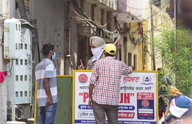Movement is heavily restricted in containment zones, with permission to venture out only for essential supplies. (HT File Photo) Movement is heavily restricted in containment zones, with permission to venture out only for essential supplies. (HT File Photo)