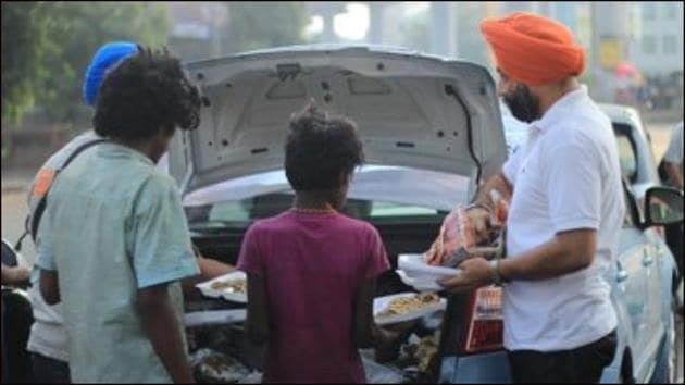 ‘Langar on Wheels’ fight hunger in Delhi amid COVID-19(Twitter/BaruSahibTKS)