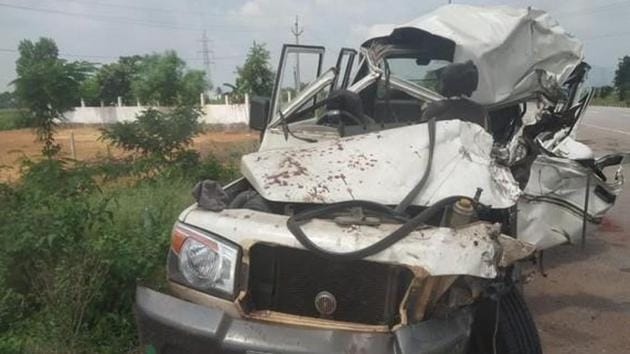The vehicle that met with an accident in Srikakulam on Friday night.(ANI) The vehicle that met with an accident in Srikakulam on Friday night.(ANI)