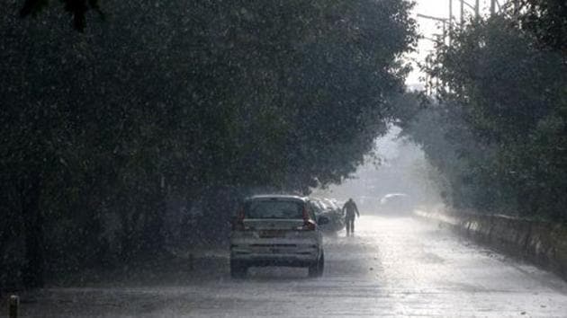 Weather analysts have said that while the region will continue to get light, patchy rains over the next few days, a similar spell of moderate to heavy rainfall is however expected towards the intervening night of August 31 and September 1. (Virendra Singh Gosain/HT file photo) Weather analysts have said that while the region will continue to get light, patchy rains over the next few days, a similar spell of moderate to heavy rainfall is however expected towards the intervening night of August 31 and September 1. (Virendra Singh Gosain/HT file photo)