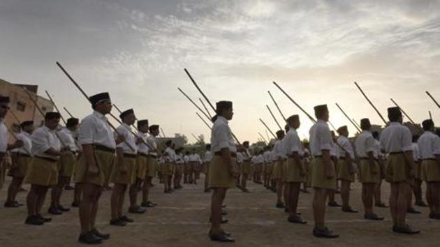 More than 1000 volunteer of the Rashtriya Swayamsevak Sangh ( RSS) have been engaged in this teaching exercise.(Hindustan Times)