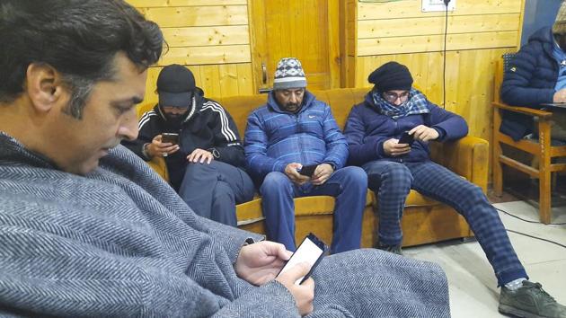 Journalists use mobile phones inside the media centre, in Srinagar, Jammu and Kashmir.(Waseem Andrabi / Hindustan Times)