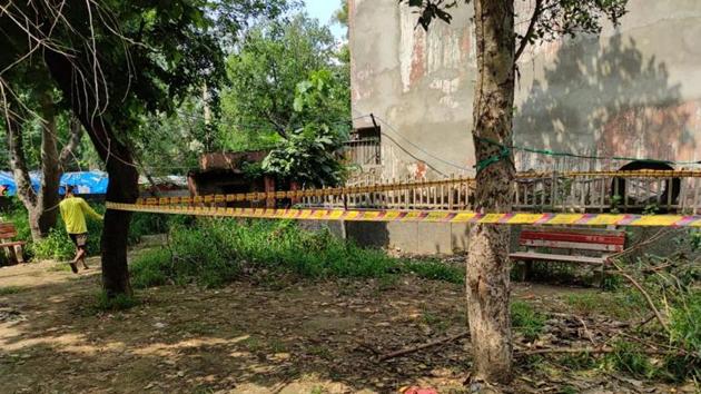 The park where the murder took place is located behind a police post at Loha Mandi in Naraina.(SOURCED/HT PHOTO)