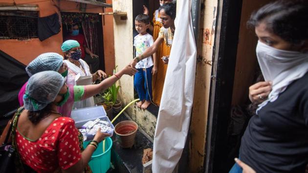 Health care workers during door-to-door screening drive for Covid-19 at a Mumbai locality on Sunday. (Pratik Chorge/HT PHOTO) Health care workers during door-to-door screening drive for Covid-19 at a Mumbai locality on Sunday. (Pratik Chorge/HT PHOTO)