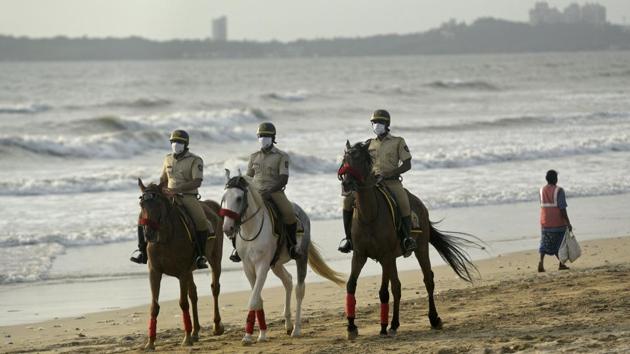 Mounted police personnel patrol Juhu beach in Mumbai on August 27. The United States had set the previous highest number for a single day at 77,638 on July 17, according to AFP. India has the most number of confirmed cases worldwide after the US and Brazil, while it is fourth in the overall list of people deceased. (Satyabrata Tripathy / HT Photo)