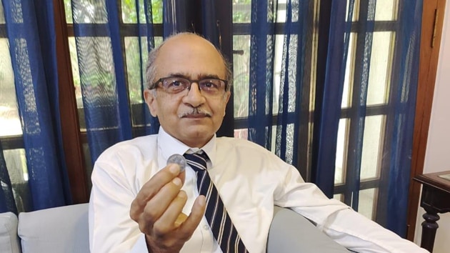 “My lawyer & senior colleague Rajiv Dhavan contributed 1 Re immediately after the contempt judgement today which I gratefully accepted,” Bhushan tweeted.(Photo: pbhushan1/ Twitter)