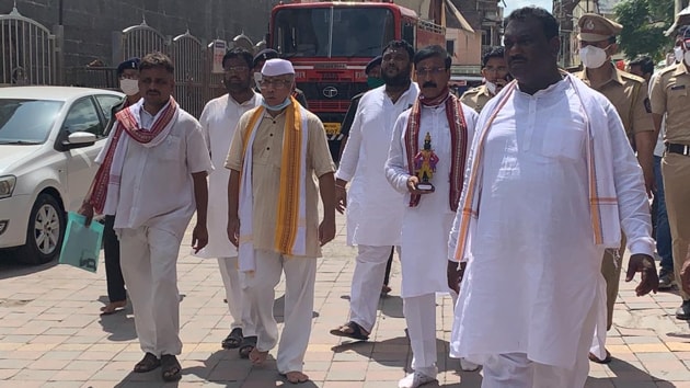 Prakash Ambedkar (in yellow scarf) with his supporters in Pandharpur.(https://twitter.com/Prksh_Ambedkar)