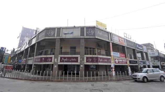 A deserted view of Sector 18 market during weekend lockdown imposed by the state government, in Noida on Sunday.(Sunil Ghosh)