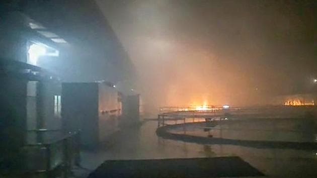 Smoke billows from a fire at Srisailam Left Bank Power Station (SLBP), in Kurnool district following an accident on August 20.(PTI) Smoke billows from a fire at Srisailam Left Bank Power Station (SLBP), in Kurnool district following an accident on August 20.(PTI)