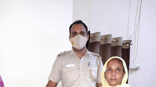 SI Sikander Gautam with Munna and his mother