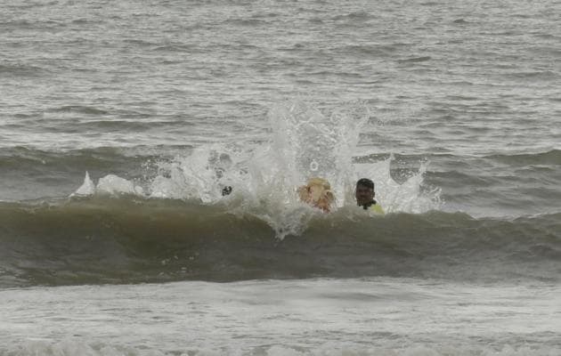 Maharashtra, Sept 01 (ANI): A devotee immerses an idol of Ganesha on the eleventh-day long Ganesh Chaturthi festival in the Arabian sea at Juhu beach, in Mumbai on Tuesday. (ANI Photo) (ANI)