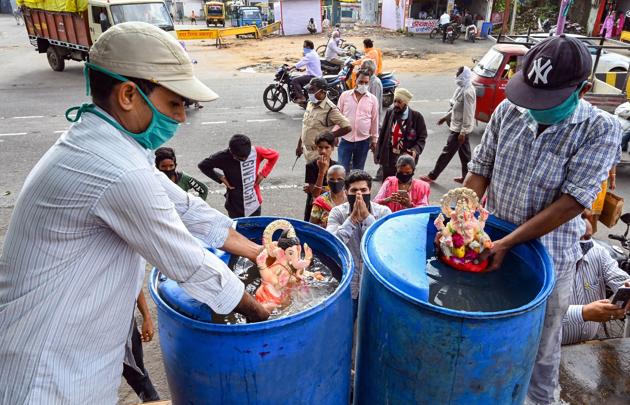 Jabalpur: Devotees immerse idols of Lord Ganesh in the Narmada River water arranged in drums due to COVID-19 pandemic, during Anant Ganesh Chaturdashi celebrations, in Jabalpur, Monday, Aug 31, 2020. (PTI Photo) (PTI31-08-2020_000139A) (PTI)