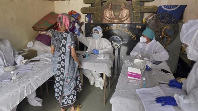 The BMC has a tie-up with 15 private laboratories in Mumbai to conduct Covid-19 tests, using both real-time polymerase chain reaction (RT-PCR) method and rapid antigen detection (RAD) methodology. (Satyabrata Tripathy/HT Photo)