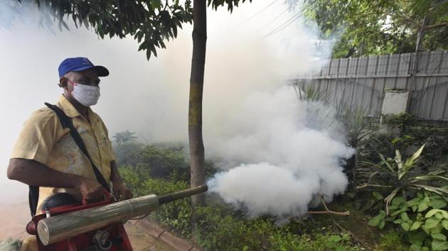 New Delhi, India- Aug 25, 2020: A MCD worker fumigating an area during the launch of a campaign on dengue, malaria and chikungunya prevention from Flagstaff road, in New Delhi, India on Tuesday August 25, 2020. (Photo by Sonu Mehta/Hindustan Times)(Sonu Mehta/HT PHOTO)