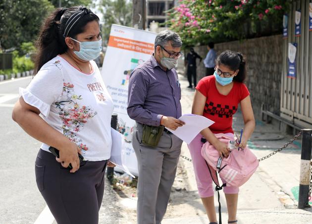 Students arrive to appear for the JEE exam at a school, after the COVID-19 lockdown in New Delhi on Tuesday (ANI) Students arrive to appear for the JEE exam at a school, after the COVID-19 lockdown in New Delhi on Tuesday (ANI)