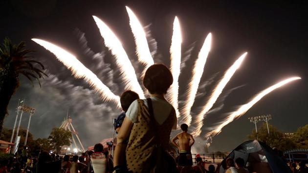 Visitors watch fireworks, amid the coronavirus disease (COVID-19) outbreak, at Toshimaen amusement park which will close 94 years after it first opened with part of the site be turned into a new Harry Potter theme park in 2023, in Tokyo, Japan August 21, 2020. (REUTERS/Issei Kato)