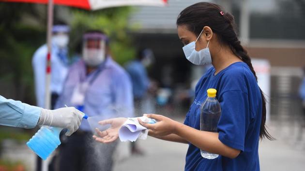 A security personnel dispenses hand sanitizer to a JEE Mains aspirant at the entrance gate of the examination centre in New Delhi on September 1. While the recovery rate has risen close to 77%, the case fatality rate has further dropped to 1.76%, the health ministry’s data shows. The number of recoveries is over 3.6 times the active cases of viral infection. (Raj K Raj / HT Photo) A security personnel dispenses hand sanitizer to a JEE Mains aspirant at the entrance gate of the examination centre in New Delhi on September 1. While the recovery rate has risen close to 77%, the case fatality rate has further dropped to 1.76%, the health ministry’s data shows. The number of recoveries is over 3.6 times the active cases of viral infection. (Raj K Raj / HT Photo)