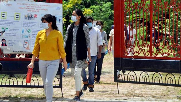 Uttar Pradesh, Sept 01 (ANI): Examinees arrive at ION Digital Zone to participate in the JEE exam at the Bijnor area, in Lucknow on Tuesday. (ANI Photo)(ANI) Uttar Pradesh, Sept 01 (ANI): Examinees arrive at ION Digital Zone to participate in the JEE exam at the Bijnor area, in Lucknow on Tuesday. (ANI Photo)(ANI)