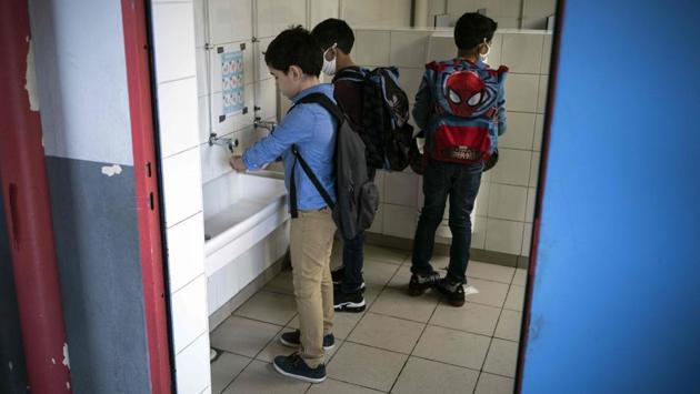 Children, some wearing face masks, wash their hands at the Clement Falcucci elementary school in Toulouse, France on September 1. According to UNESCO, at the height of coronavirus lockdowns globally in April, some 1.5 billion children were affected by school closures. School closures widened the inequality gap, experts have said, reported Reuters. (Lionel Bonaventure / AFP) Children, some wearing face masks, wash their hands at the Clement Falcucci elementary school in Toulouse, France on September 1. According to UNESCO, at the height of coronavirus lockdowns globally in April, some 1.5 billion children were affected by school closures. School closures widened the inequality gap, experts have said, reported Reuters. (Lionel Bonaventure / AFP)