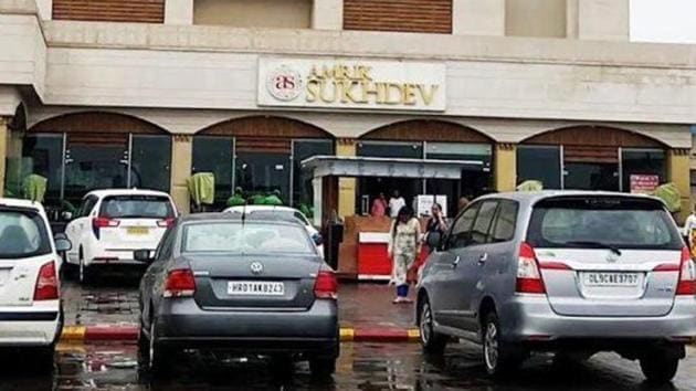 A health official said they had collected samples of 360 staffers of Sukhdev dhaba on Wednesday, of whom 65 tested positive. (HT FILE PHOTO) A health official said they had collected samples of 360 staffers of Sukhdev dhaba on Wednesday, of whom 65 tested positive. (HT FILE PHOTO)
