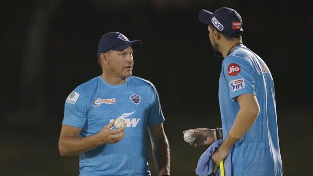 Delhi Capitals bowling coach Ryan Harris speaks with paceman Ishant Sharma. (Delhi Capitals) Delhi Capitals bowling coach Ryan Harris speaks with paceman Ishant Sharma. (Delhi Capitals)