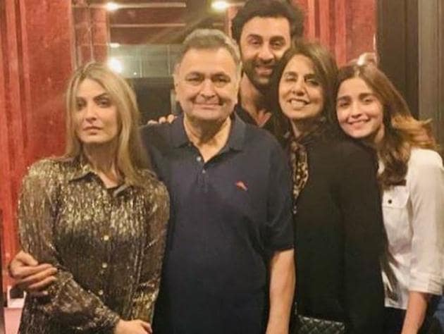 Rishi Kapoor poses with his family.