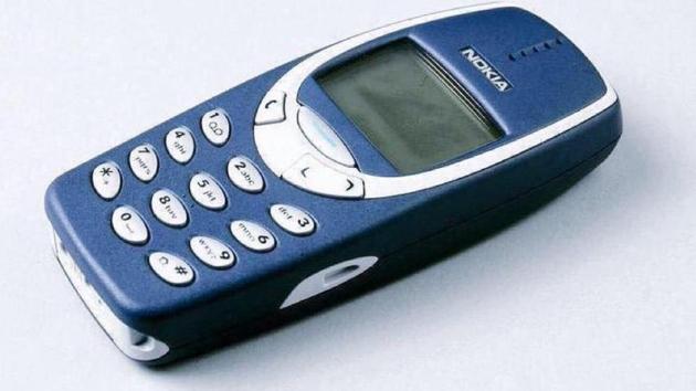 The image shows a Nokia 3310 phone.(Twitter/@ValaAfshar)
