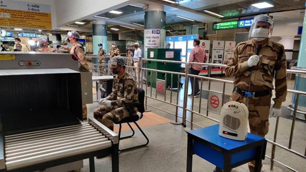 All passengers entering the station will be thermally scanned. It is at the discretion of the security agency, the CISF, to stop any passenger who is found to be symptomatic. (Soumya PillaiHT Photo) All passengers entering the station will be thermally scanned. It is at the discretion of the security agency, the CISF, to stop any passenger who is found to be symptomatic. (Soumya PillaiHT Photo)