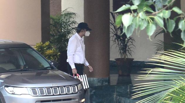 Rhea Chakraborty's father Indrajit Chakraborty arrives at the DRDO guest house for questioning by the CBI in connection with the Sushant Singh Rajput case at Santacruz in Mumbai.(Satish Bate/HT Photo)