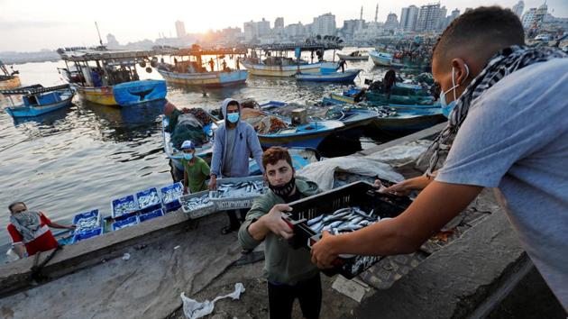 Fishermen unload their catch at Gaza Seaport on September 3. The enforced fishing layoff began on August 16 when Israel tightened its long-standing blockade of Gaza, grounding boats after an increase in incendiary balloons flown from Gaza into Israel in what it deemed a “continued violation of security stability,” Reuters reported. (Suhaib Salem / REUTERS) Fishermen unload their catch at Gaza Seaport on September 3. The enforced fishing layoff began on August 16 when Israel tightened its long-standing blockade of Gaza, grounding boats after an increase in incendiary balloons flown from Gaza into Israel in what it deemed a “continued violation of security stability,” Reuters reported. (Suhaib Salem / REUTERS)