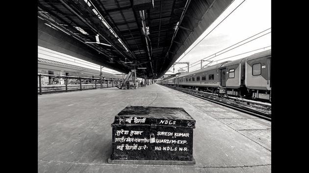 The abandonment of Delhi’s migrant labourers was unbelievable. The padlocked black iron Guard’s trunk a throwback to the British era stuck out like an epitaph on Platform 10 of New Delhi Railway Station. (Parul Sharma)