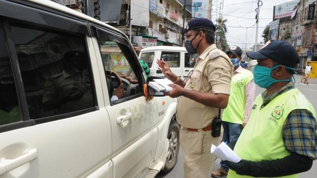 PMasks to prevent Covid-19: Health ministry said it has not issued directives that require people to wear masks if alone in a car(AP Dube/Hindustan Times)