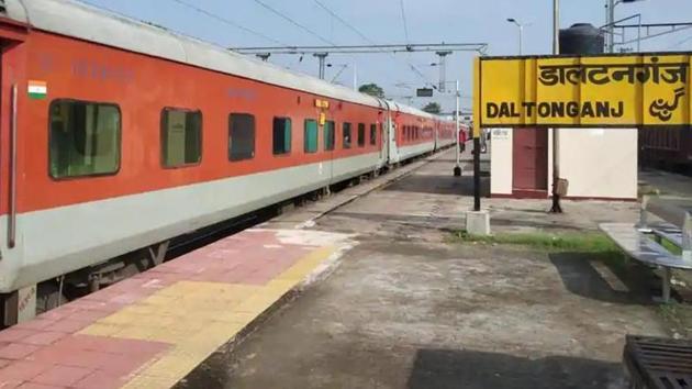 Rajdhani Express train had arrived at 6:40 am at the station on Thursday and was stranded for several hours before it was re-routed. (HT Photo) Rajdhani Express train had arrived at 6:40 am at the station on Thursday and was stranded for several hours before it was re-routed. (HT Photo)