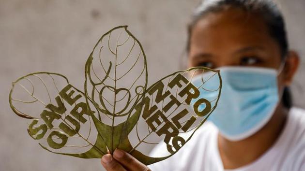 Artist turns to leaf art venture after being laid off amid Covid-19