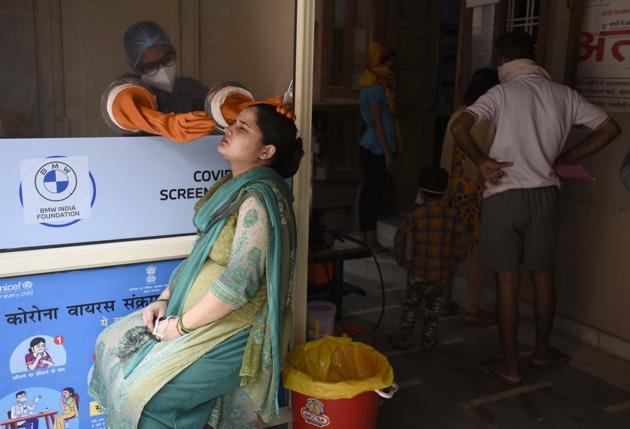 Gurugram, India-September 04: A health worker collects a swab sample from a woman for Reverse transcription-polymerase chain reaction (RT-PCR) based coronavirus testing, at the Urban Primary Health Center, in Gandhi Nagar, Gurugram, India, on Friday, September 04, 2020. (Photo by Parveen Kumar/Hindustan Times) Gurugram, India-September 04: A health worker collects a swab sample from a woman for Reverse transcription-polymerase chain reaction (RT-PCR) based coronavirus testing, at the Urban Primary Health Center, in Gandhi Nagar, Gurugram, India, on Friday, September 04, 2020. (Photo by Parveen Kumar/Hindustan Times)