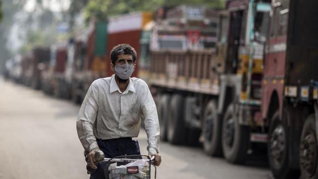 A cyclist wearing a protective mask rides past trucks idled near the Kaushambi-Delhi border in Uttar Pradesh on September 4. States such as Chhattisgarh, Jharkhand and Punjab face the risk of becoming new hot spots due to a rapid increase in new cases, rising positivity rates and (in the first two) low testing according to an HT analysis. (Anindito Mukherjee / Bloomberg) A cyclist wearing a protective mask rides past trucks idled near the Kaushambi-Delhi border in Uttar Pradesh on September 4. States such as Chhattisgarh, Jharkhand and Punjab face the risk of becoming new hot spots due to a rapid increase in new cases, rising positivity rates and (in the first two) low testing according to an HT analysis. (Anindito Mukherjee / Bloomberg)